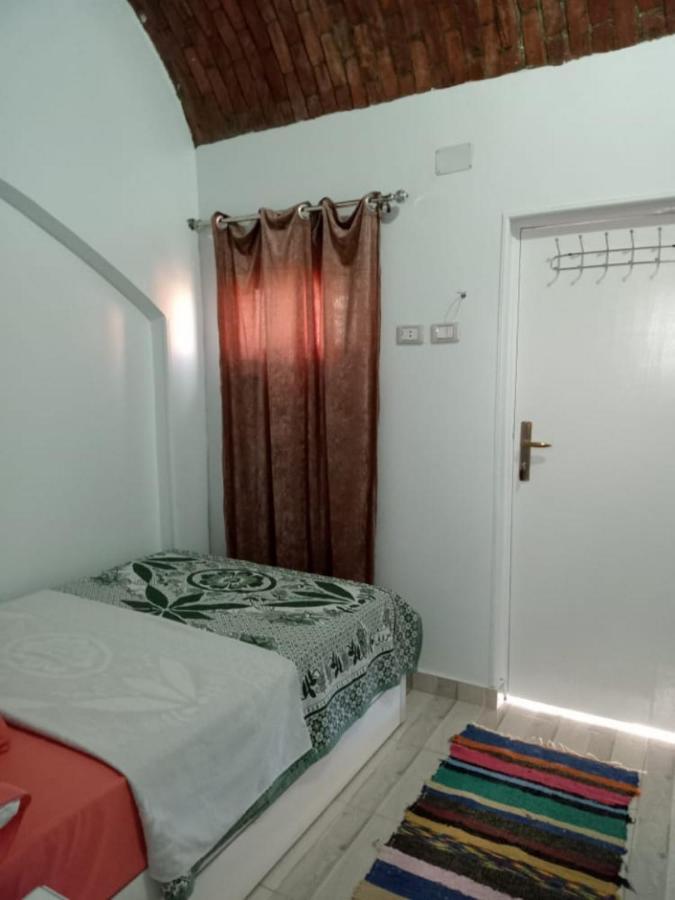 Bakar Guest House Aswan Bagian luar foto