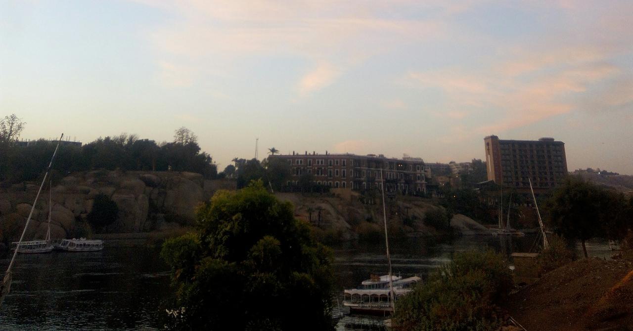Bakar Guest House Aswan Bagian luar foto