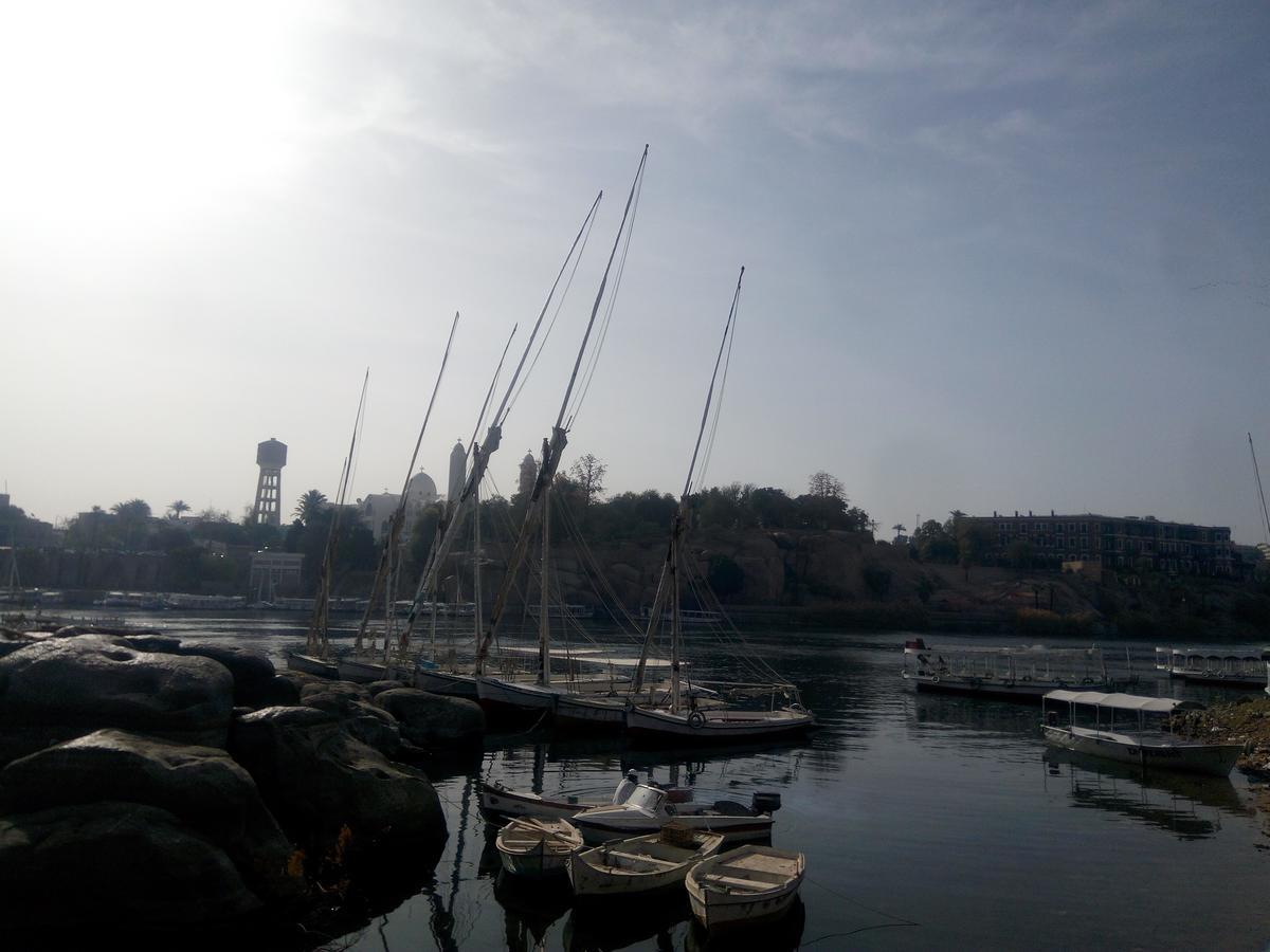 Bakar Guest House Aswan Bagian luar foto